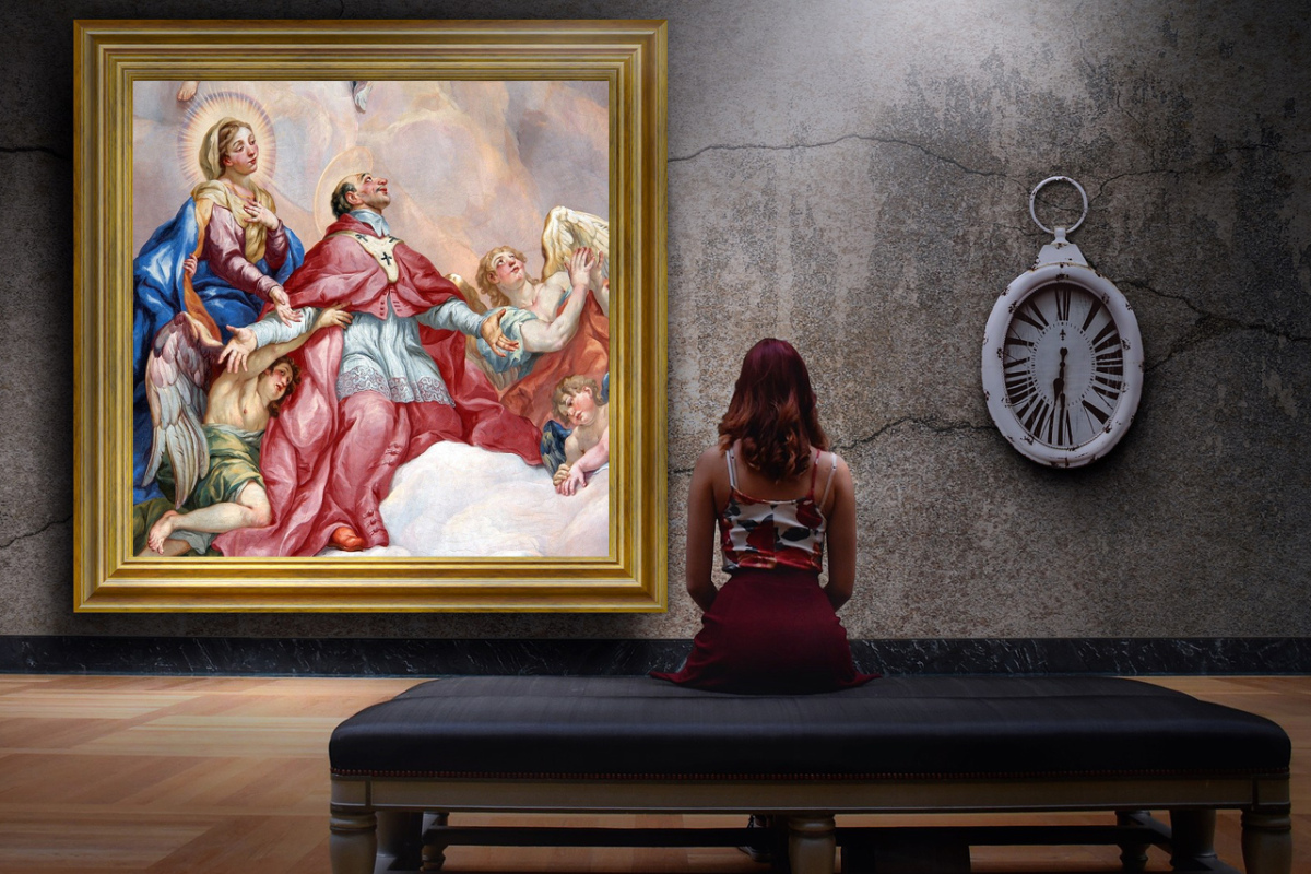 Frau im Museum