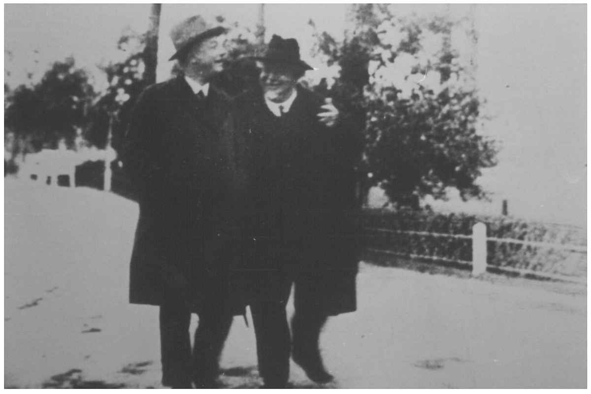 Max Sievers mit dem Vorsitzenden der Berliner SPD Franz Künstler, um 1930