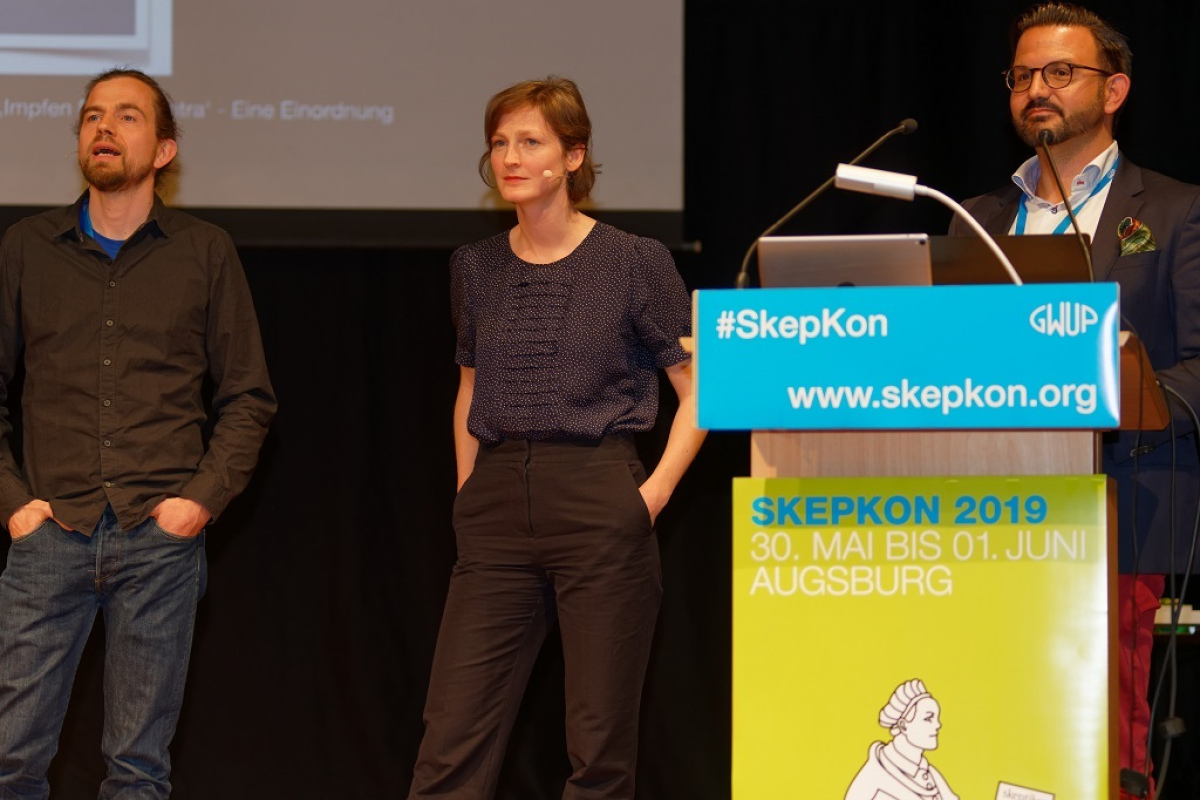Dr. Jan Oude Aost, Julia Neufeind und Moderator Dr. Christian Lübbers