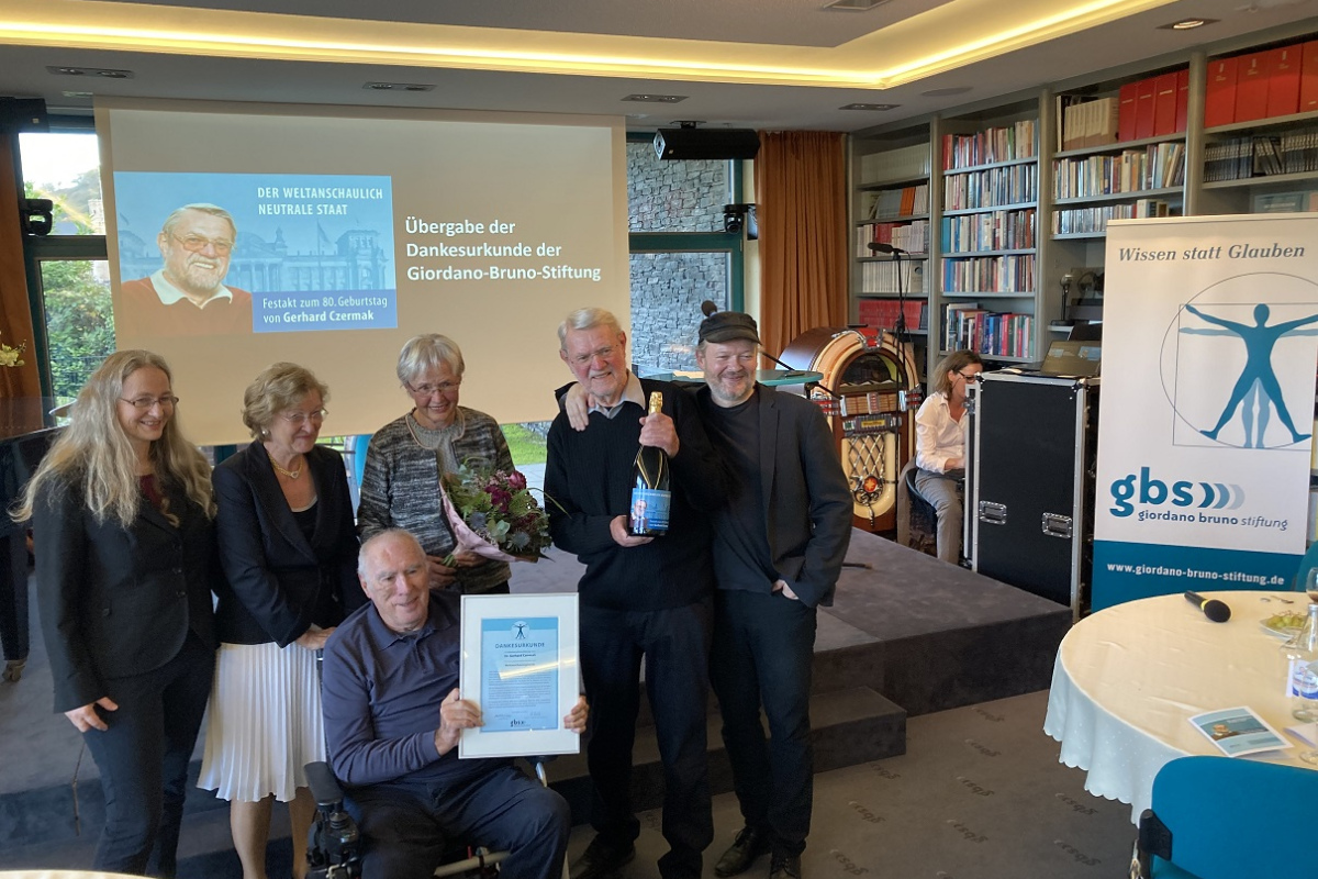 Übergabe der Dankesurkunde an Gerhard Czermak