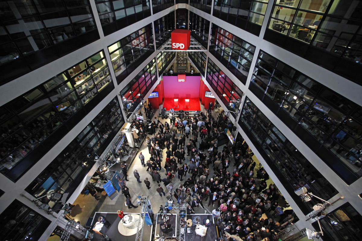 Blick in den Eingangsbereich des Willy-Brandt-Hauses