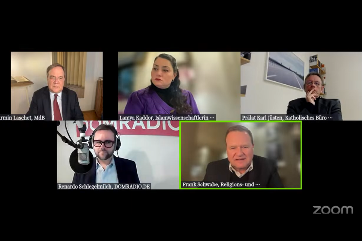 Die Diskutanten und der Moderator