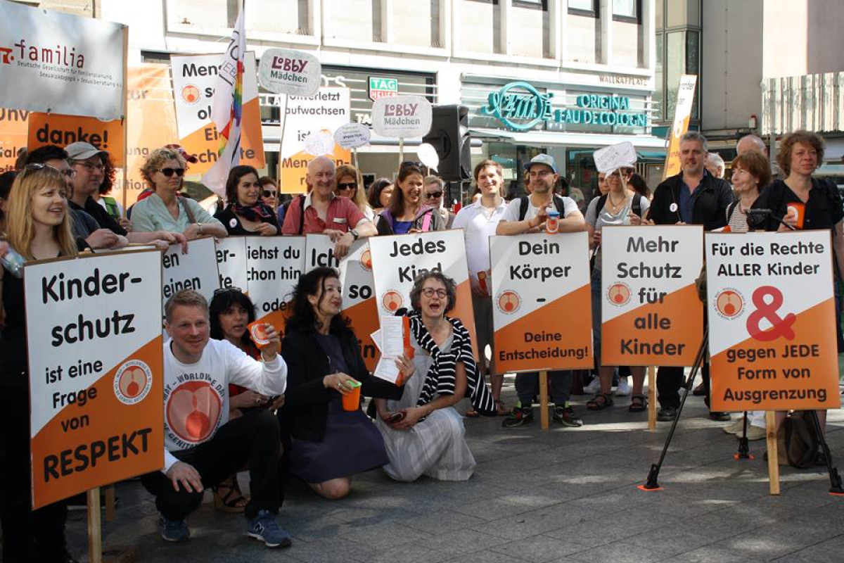 Abschlusskundgebung des "Worldwide Day of Genital Autonomy" in Köln am 7. Mai 2018